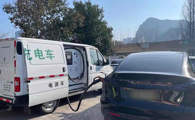 卓尼汽车搭电